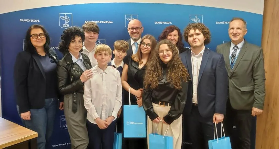 Uczniowie Szkoły Podstawowej nr 2 z gratulacjami od Prezydenta Miasta