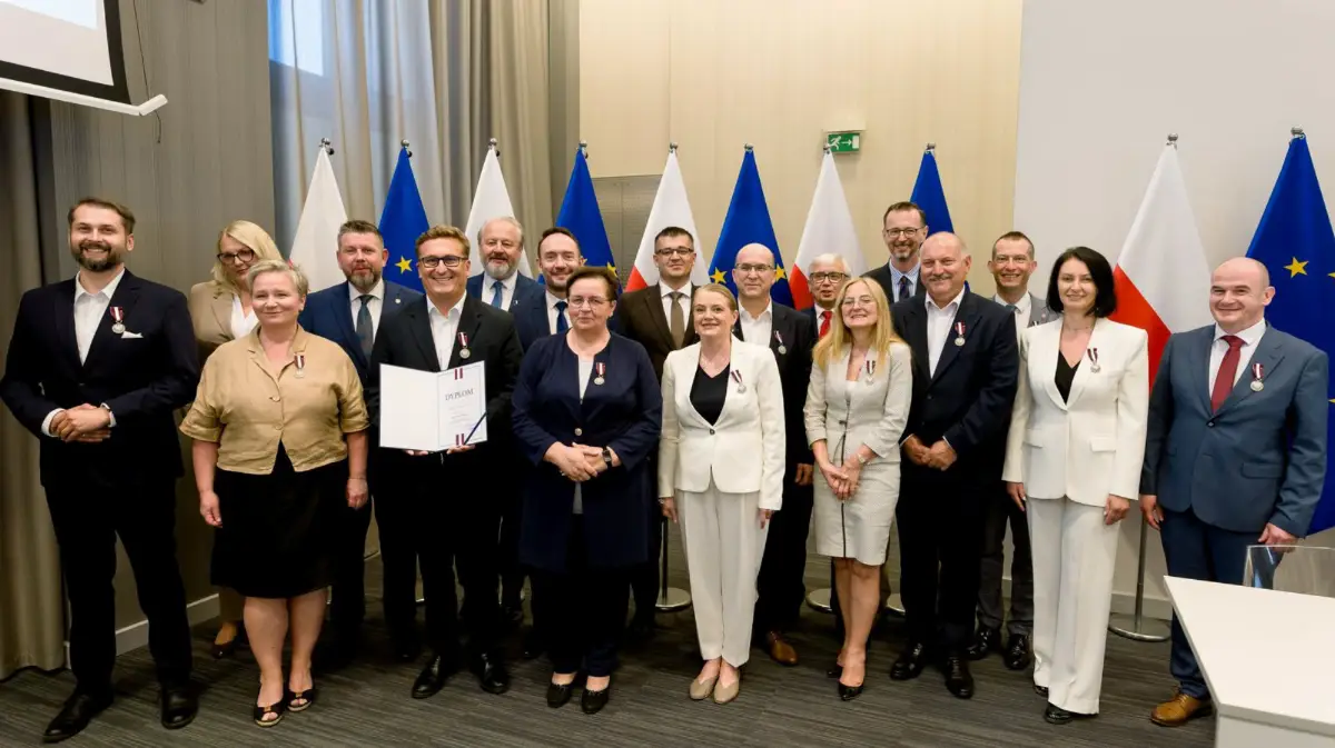 Pracownicy Urzędu Miasta Skarżyska-Kamiennej uhonorowani odznaczeniami za zasługi dla samorządu